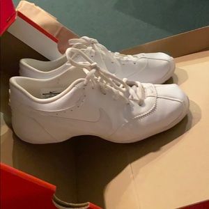 Nike cheer unite shoes size 7